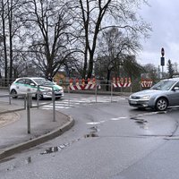 Torņkalnā atjaunos vieglo auto, gājēju un velosipēdu satiksmi uz dzelzceļa pārvada