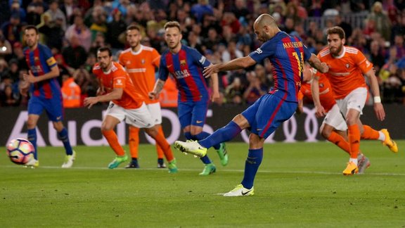 Barcelona Javier Mascherano scores goal from penalty