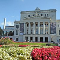 Dievi, delfīns un āzis frontonā. Stāsti un fakti par Latvijas Nacionālās operas ēku