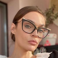 Экс-звезда "Дом-2" обвинила Елену Малышеву в распространении лжи о коронавирусе