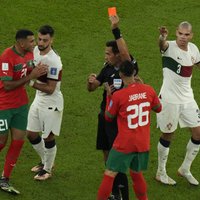 Portugāles futbolisti sašutuši par tiesāšanu un norāda, ka Argentīnai jau pasniedz Pasaules kausu