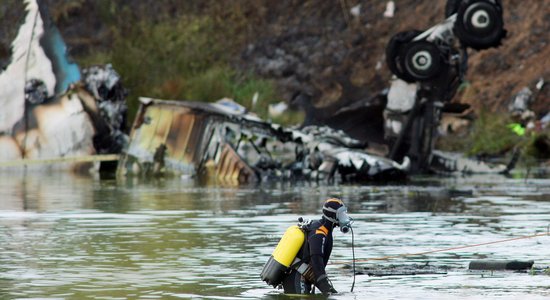 Lidmašīnas apkalpe pārkāpusi darba reglamentu pirms 'Lokomotiv' komandas aviokatastrofas