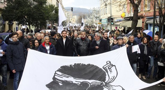 Foto: Korsikāņi masu demonstrācijās pieprasa autonomiju