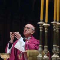 Pāvests Francisks personiski atvainojas par priesteru seksuālajiem noziegumiem pret bērniem