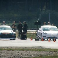 Video: Reinis Nitišs ar rallijkrosa superauto pret 'Tesla' elektromobili