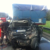 Серьезная авария на Рижской окружной дороге: Opel почти раздавило