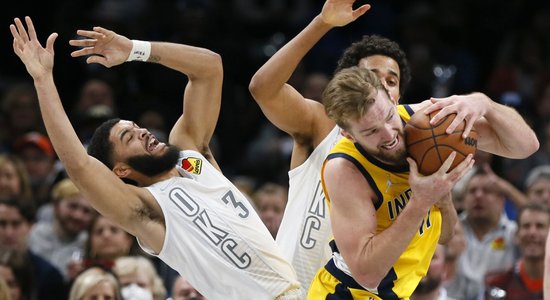 Sabonim sezonas piektais 'triple-double' 'Pacers' uzvarā; 'Suns' izcīna devīto panākumu pēc kārtas