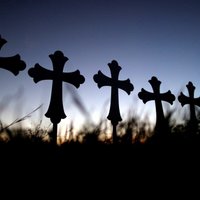 Вандалы осквернили кладбище: с могил похитили несколько крестов