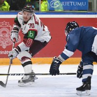 Latvijas hokejisti pārtrauc 'sauso' sēriju, taču zaudē Slovākijai