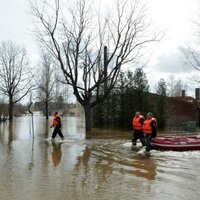 Дума Плявиняс информирует жителей о действиях в случае наводнения
