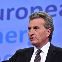 Еврокомиссар призвал ЕС не играть с Трампом в "разделяй и властвуй"