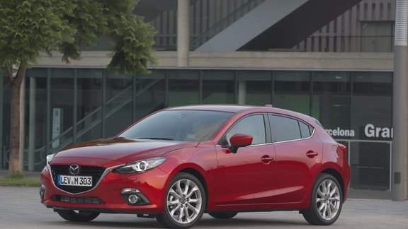 Mazda_hatchback_still_06