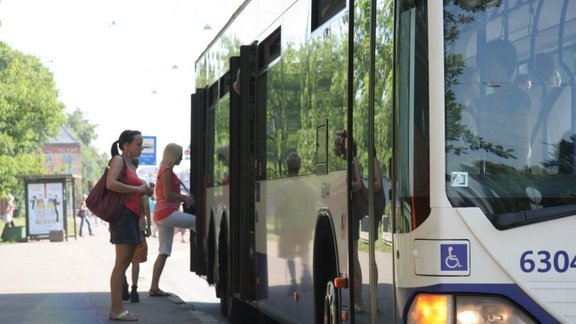 sabiedriskais transports, autobuss, rīgas satiksme, pietura