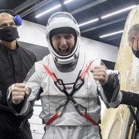 'SpaceX' kosmosa kuģis ar četriem astronautiem veiksmīgi atgriezies uz Zemes