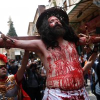 Foto: Jeruzalemē atzīmēta Lielās piektdienas procesija