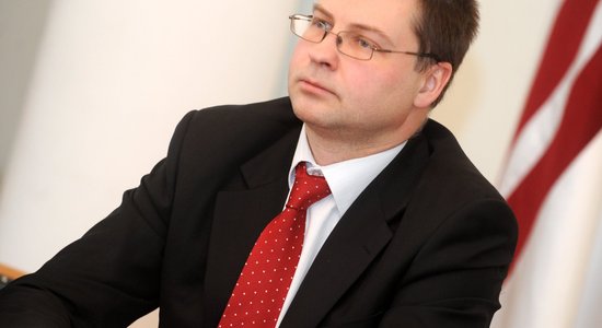 16.marta pasākumos ministru klātbūtne ir lieka, uzskata Dombrovskis