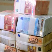 В аэропорту "Рига" у иностранца изъяли более 31 000 евро наличными