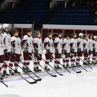 Latvijas U-18 hokejisti Pasaules junioru izaicinājuma turnīrā ielaiž 10 vārtus pret Kanādas Rietumu izlasi