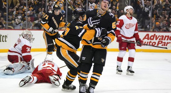 'Penguins' piedzīvo otro zaudējumu bez Bļugera; 'Avalanche' devītā uzvara pēc kārtas