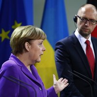 HRW pieprasa Merkelei izdarīt spiedienu uz Jaceņuku, lai mazinātu civiliedzīvotāju upurus Ukrainā