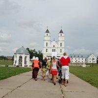 Pirmās svētceļnieku grupas no Liepājas un Rīgas sākušas ceļu uz Aglonu