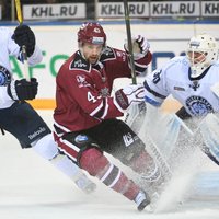 Rīgas 'Dinamo' neizteiksmīgā spēlē pret Minskas 'Dinamo' pagarina zaudējumu sēriju