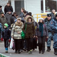 Skolnieks saņem ķīlniekus Maskavas skolā; notikusi apšaude