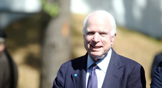 Маккейн решил прекратить лечение от рака мозга