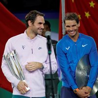 Federers uzvar Nadalu Šanhajas turnīra finālā, izcīnot 94. titulu karjerā