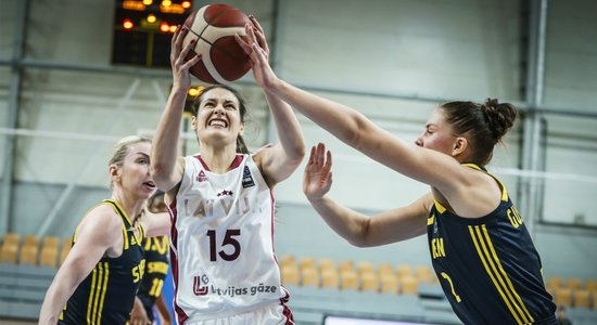 Latvijas basketbolistes pārbaudes spēļu sēriju Āzijā uzsāk ar zaudējumu Japānai