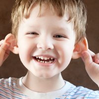 Problēmas skolā un valodas novirze – kā atpazīt dzirdes traucējumus bērnam