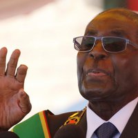 Zimbabves prezidents brīdina, ka protesti pret viņu ir bezjēdzīgi
