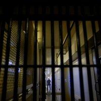 Двое осужденных по делу о взятках в Latvenergo начали отбывать наказание