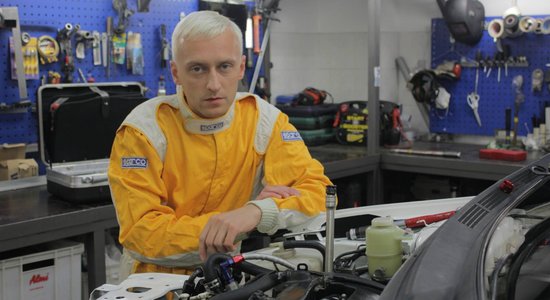 31 gada vecumā autosportists Mareks Dainis iegūst autovadītāja tiesības