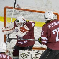 Хоккеистки сборной Латвии начали чемпионат мира с двух сухих поражений