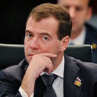 Medvedevs piedāvā padomāt par vienotas Eirāzijas savienības valūtas izveidi