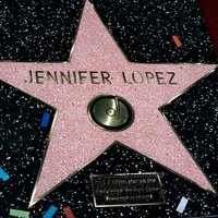 Дженнифер Лопес стала 2500-й обладательницей звезды на Аллее славы