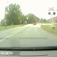 Video: Trīs šoferu pārkāpumi Rīgā pusminūtes laikā