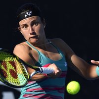 Sevastova zaudē titulētajai Stosurai Dohas WTA turnīra pirmās kārtas spēlē