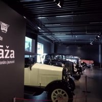 'Zebra': Motormuzejā atklāta izstāde ar jaunākajiem restaurētajiem auto