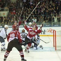 Foto: 'Miegainais' Rīgas 'Dinamo' nespēj uzvarēt 'Soči' hokejistus