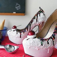 Foto: Kārdinošas un 'gardas' kurpes kūku, toršu, vafeļu un saldējuma formā