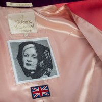 ФОТО. В Риге открывается выставка панк-королевы моды Вивьен Вествуд