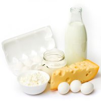 Saeimas deputātam aizdomas par aizliegtu vienošanos, nosakot piena produktu cenas