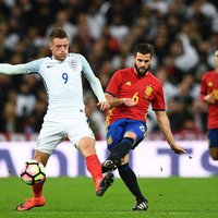 Video: Anglijas futbola izlase Vardija 'golu' Spānijas vārtos atzīmē ar 'manekenu pauzi'