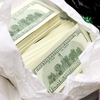 Tiesai nodod vērienīgu ASV dolāru viltotāju krimināllietu
