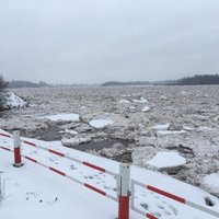Ūdens līmenis Daugavā pazeminājies; situācija Pļaviņās kļuvusi mierīga