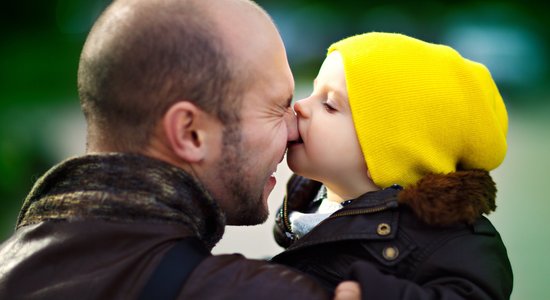 Pērn visbiežāk par tēviem kļuvuši vīrieši vecumā no 25 līdz 34 gadiem