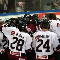 Latvijas hokeja izlase izcīna ceļazīmi uz Turīnas olimpiskajām spēlēm (papildināts)