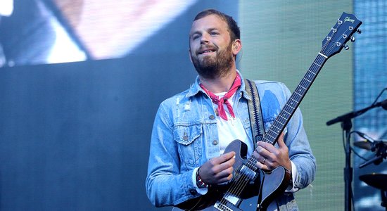 Koncerta apskats: 'Kings of Leon' - importa kvalitāte Mežaparkā